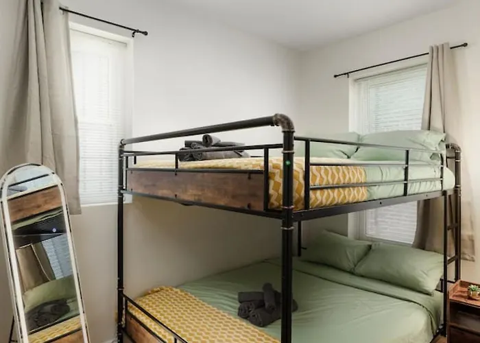 Apartment 15 Mins Dt Humboldtpark Gem Sleeps 8 Freepark Chicago